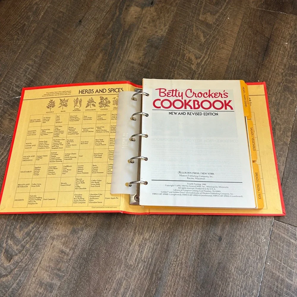 Vintage 1980 Betty Crocker Cookbook New and Revised Edition Ring Binder Golden